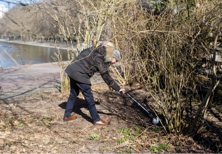 Marvin Schulz beim ersten Cleanup  der CDU-Fraktion im Frühjahr 2022